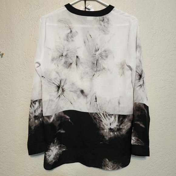 VERA WANG Simply Vera Petite Medium Floral Blouse Minamilist Bloom Color Block - Picture 7 of 10
